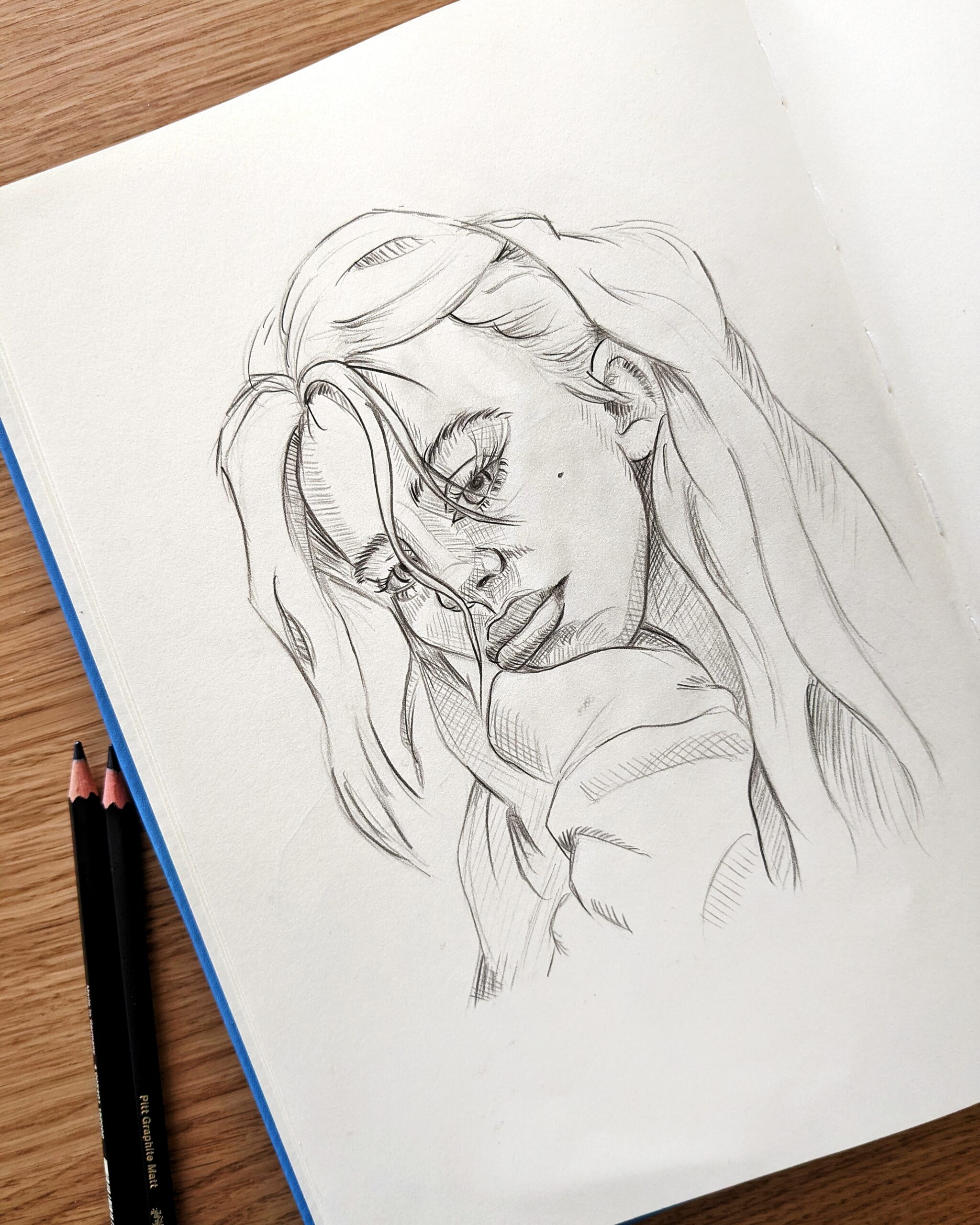 Handgemaakte portrettekening van Billie Eilish met grafietpotlood.